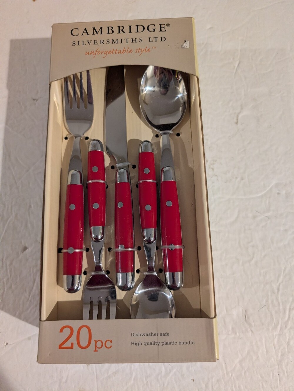 Cambridge Silversmiths Ltd. Unforgettable Style 20 Piece Flatware Set New